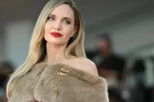 Ancelina Coli buna görə qapalı geyinir