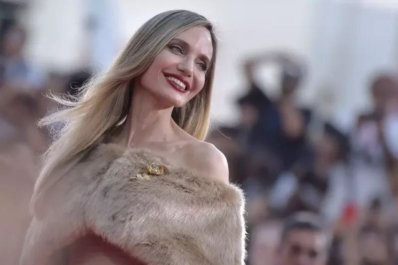 Ancelina Coli buna görə qapalı geyinir