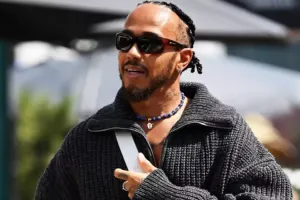 Lüis Hemilton Bakıda