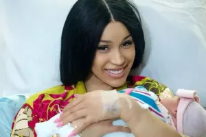 Kardi Bi yeni doğulan qızı ilə!