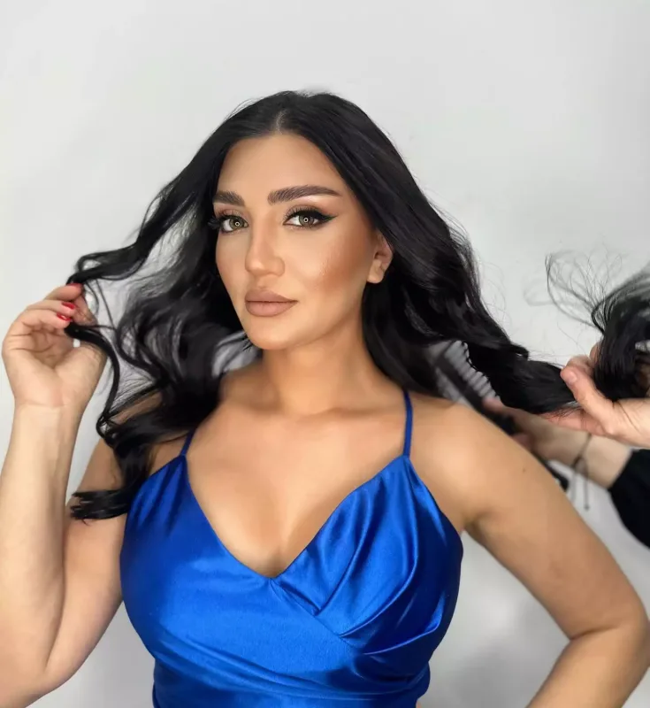 Sevinc aparıcılığa başlayır