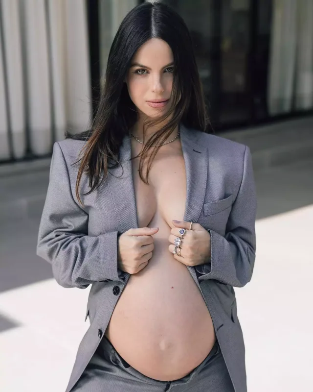 “Kl​on”un Samirasından yarıçılpaq fotolar