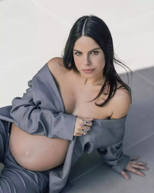 “Kl​on”un Samirasından yarıçılpaq fotolar