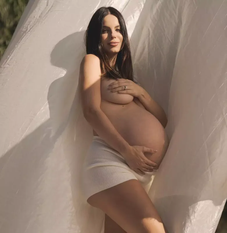 “Kl​on”un Samirasından yarıçılpaq fotolar