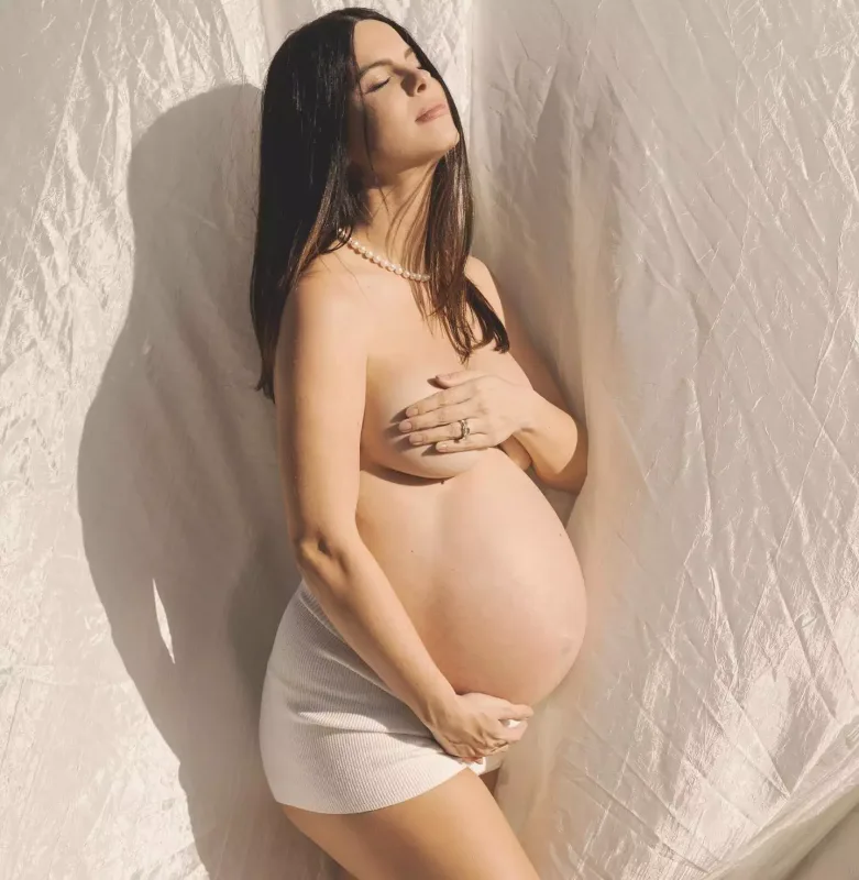 “Kl​on”un Samirasından yarıçılpaq fotolar