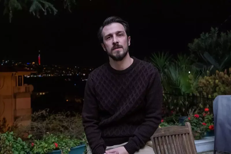 “Mustafa”nın afişada olmaması tənqid edildi