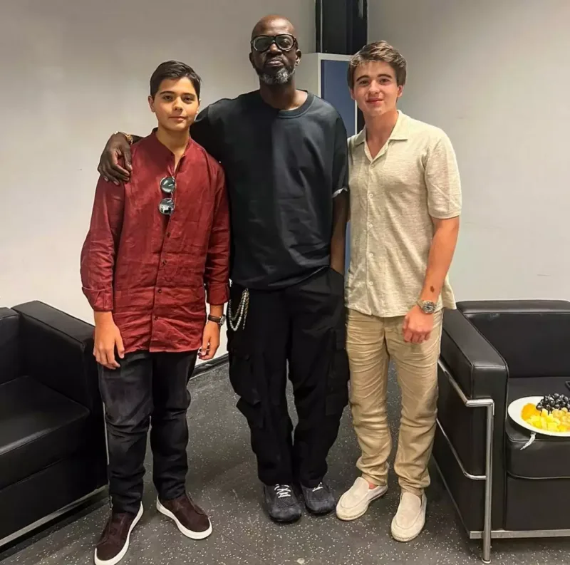 Prezidentin nəvələri Black Coffee ilə bir arada