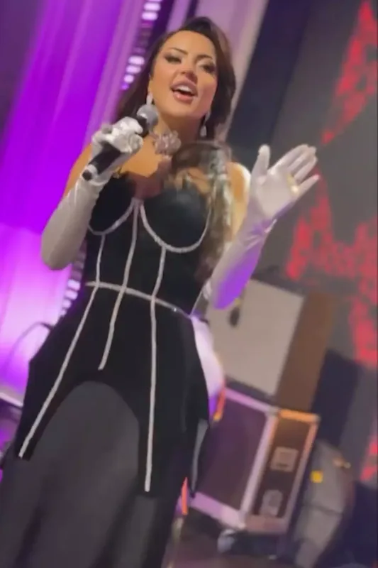 Günay və Vəfa eyni geyimdə!