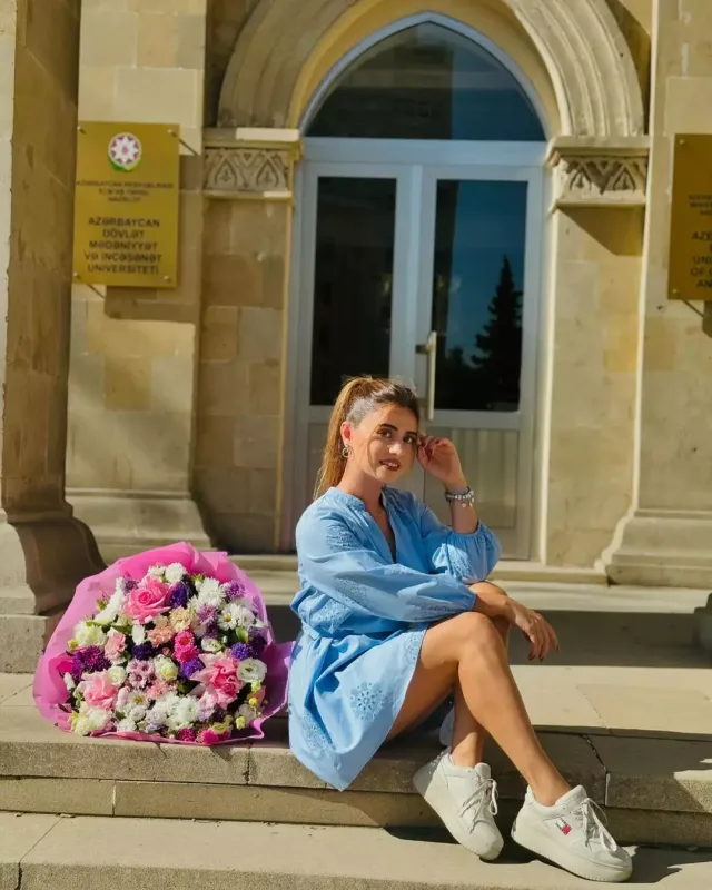 Zarina yenidən tələbə oldu