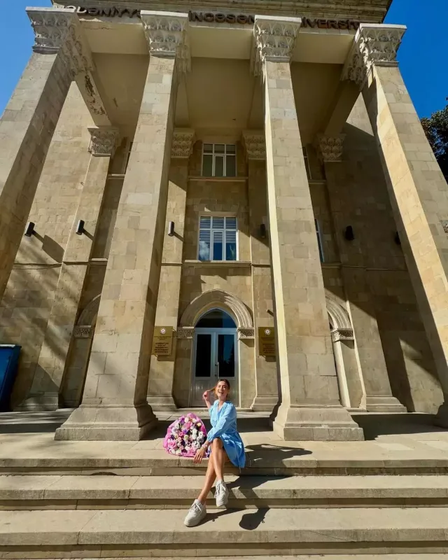 Zarina yenidən tələbə oldu