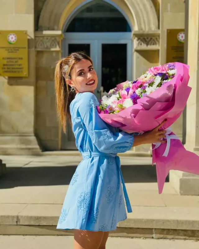 Zarina yenidən tələbə oldu