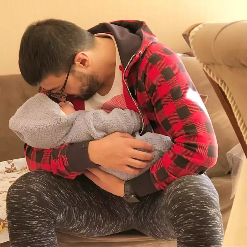 Abbas oğlunun 1-ci sinifə getdiyini açıqladı