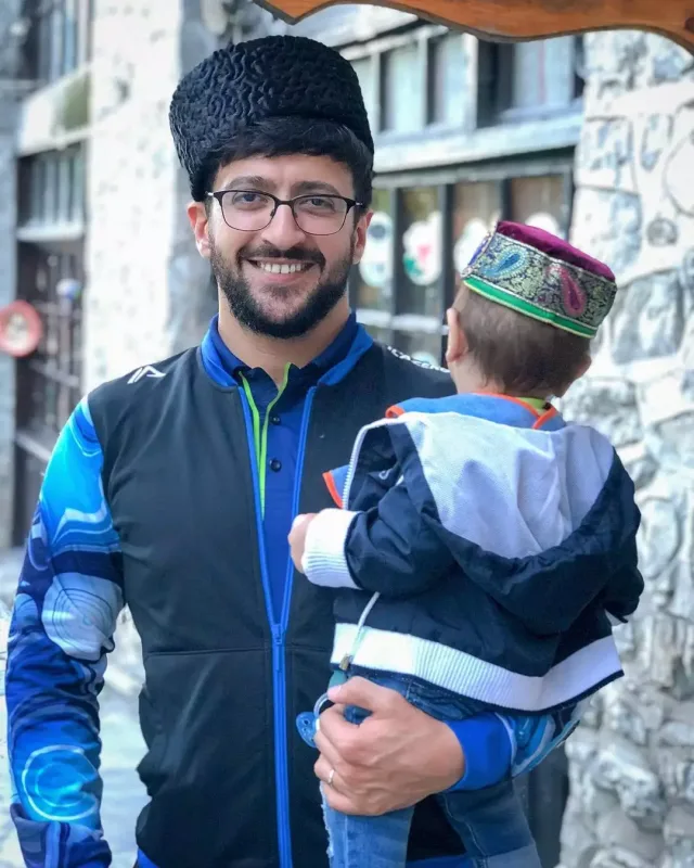 Abbas oğlunun 1-ci sinifə getdiyini açıqladı