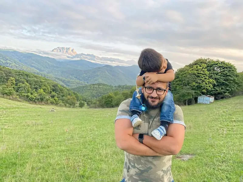 Abbas oğlunun 1-ci sinifə getdiyini açıqladı