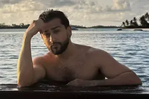 Conidən hovuzda yarıçılpaq fotolar