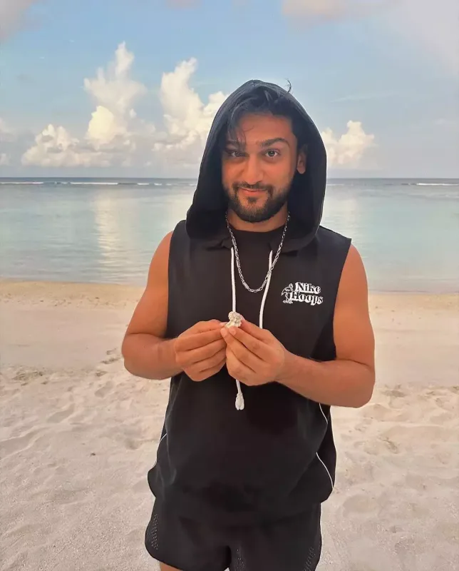 Conidən hovuzda yarıçılpaq fotolar