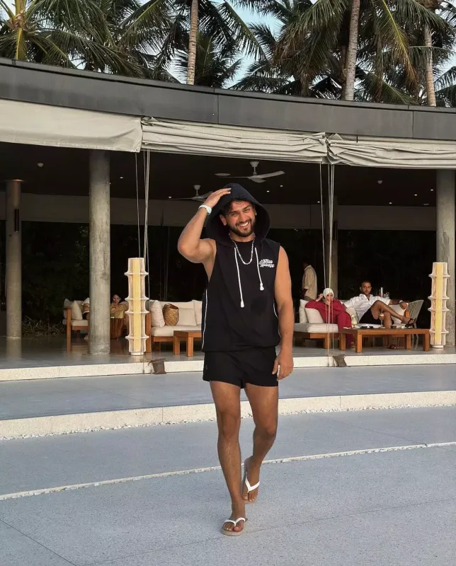 Conidən hovuzda yarıçılpaq fotolar