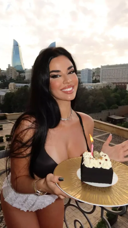 Xorvat model Bakıda parti etdi