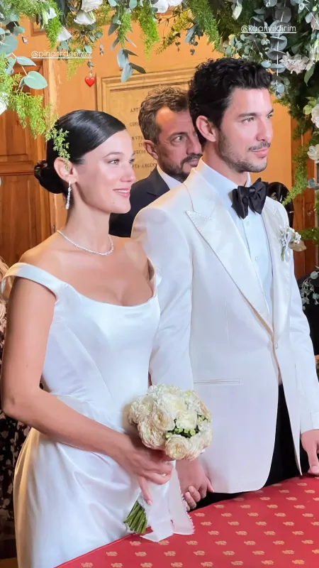 Eyni gəlinlik, iki gəlin…