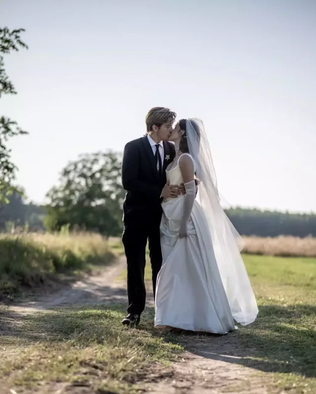 Eyni gəlinlik, iki gəlin…