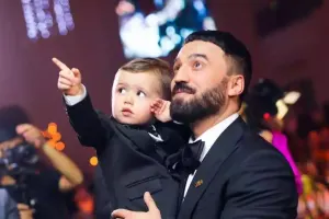 Zamiq oğluna ad günü etdi - Video