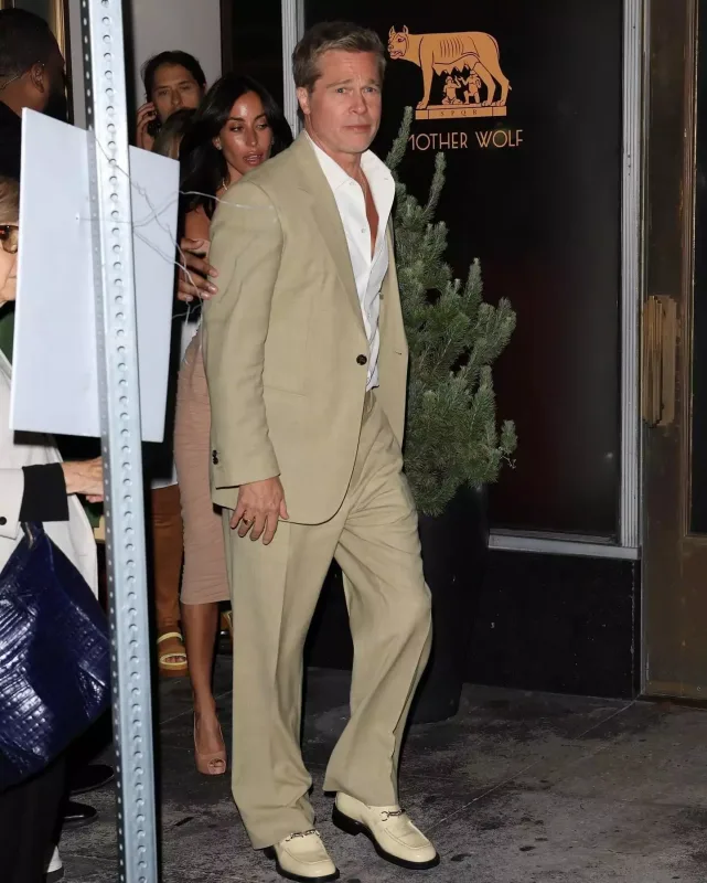 Bredlə sevgilisi yeməkdən sonra