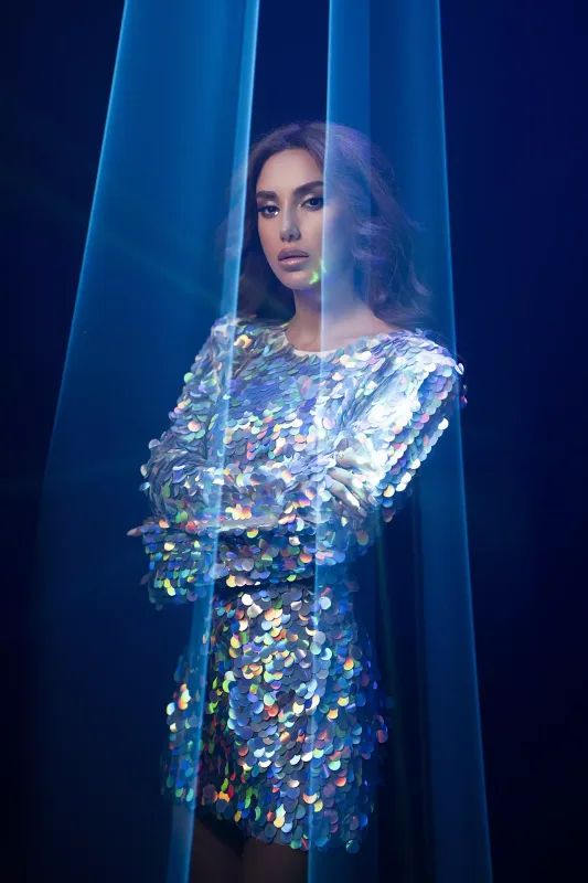 Mehin fərqli imicdə klip çəkdirdi