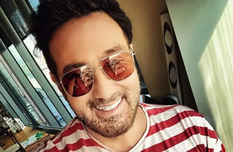 Səhnədə yıxılan Türkiyəli müğənni dünyasını dəyişdi