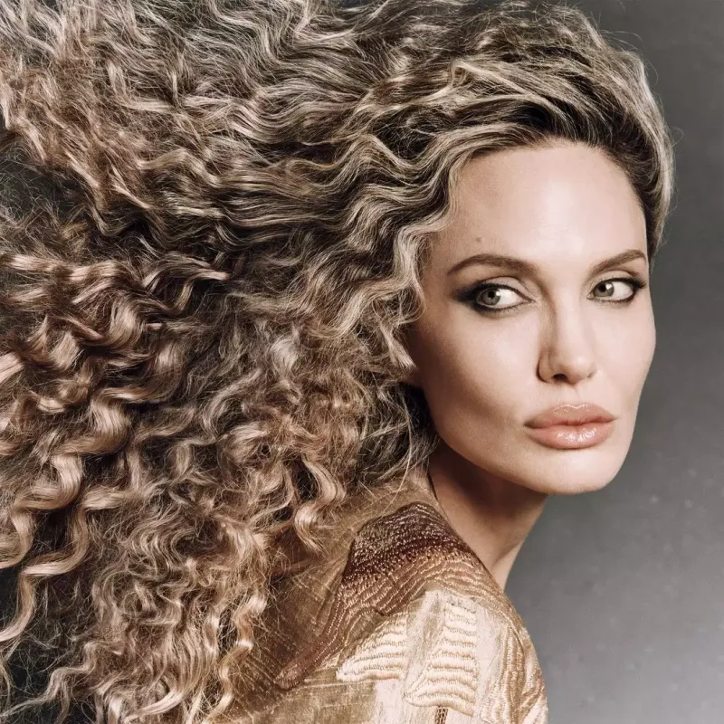 Ancelina Coli uzun illərdən sonra dəyişdi