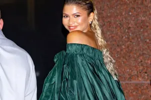 Zendaya yaşıl libası ilə gündəmdə