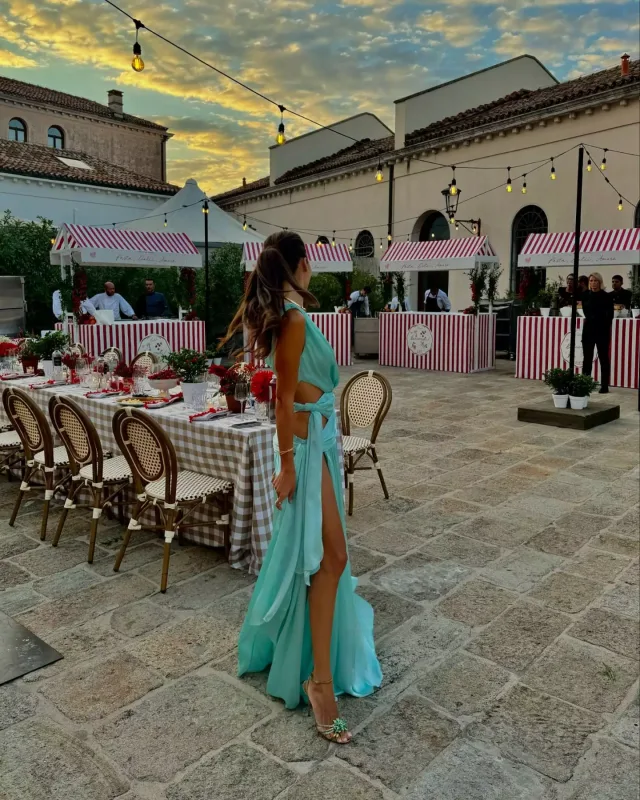 Hande sevgilisi ilə toyda