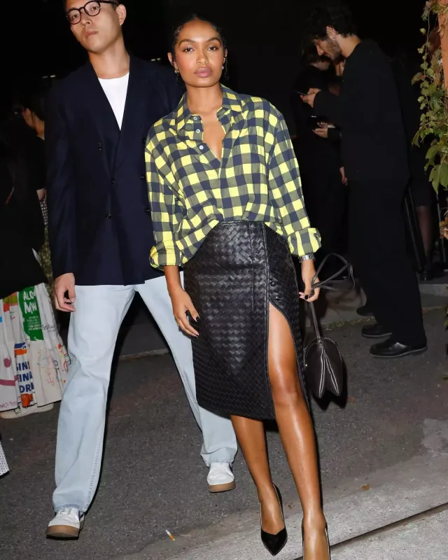 Dəfiləyə ulduz axını...