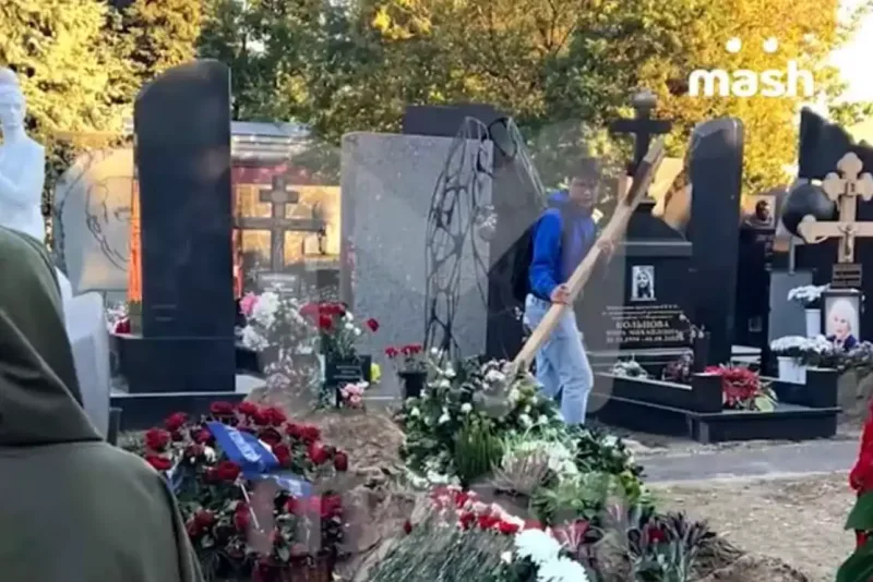 Rusiyada məşhur aparıcının məzarı dağıdıldı