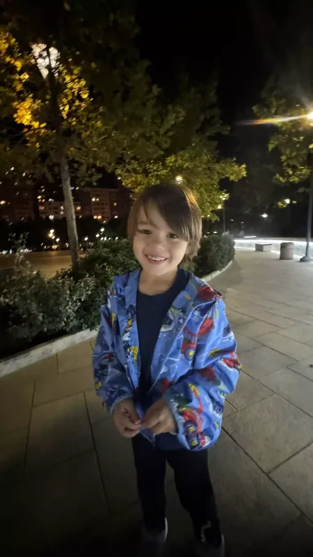 Safura oğulları ilə futbol oynadı