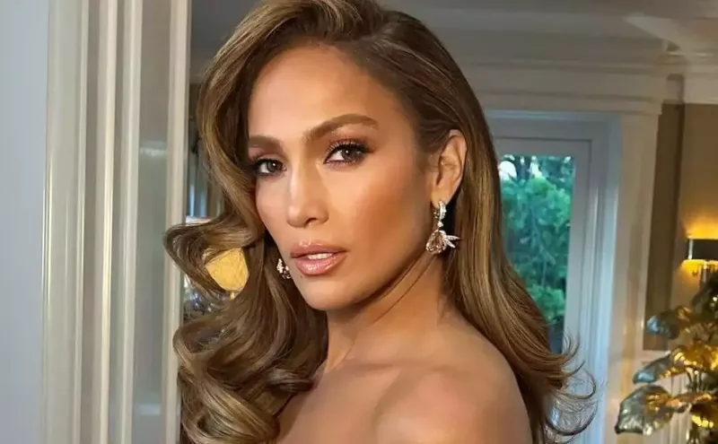 Benden boşanan Cennifer alkoqol aludəçisi olub