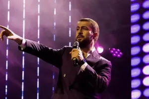 Anasının vəfatını toyda öyrəndi