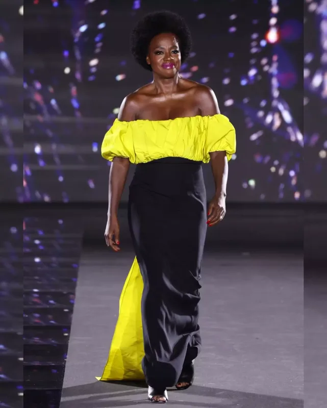 Paris Moda Həftəsində dəfilə...