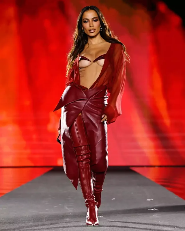 Paris Moda Həftəsində dəfilə...