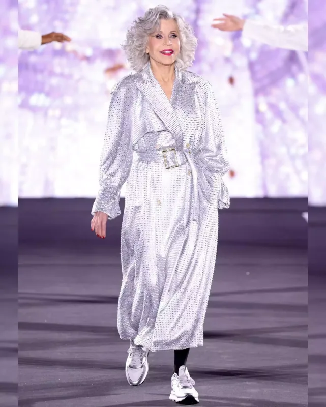 Paris Moda Həftəsində dəfilə...