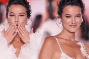 Pınar Parisdə dəfiləyə çıxdı