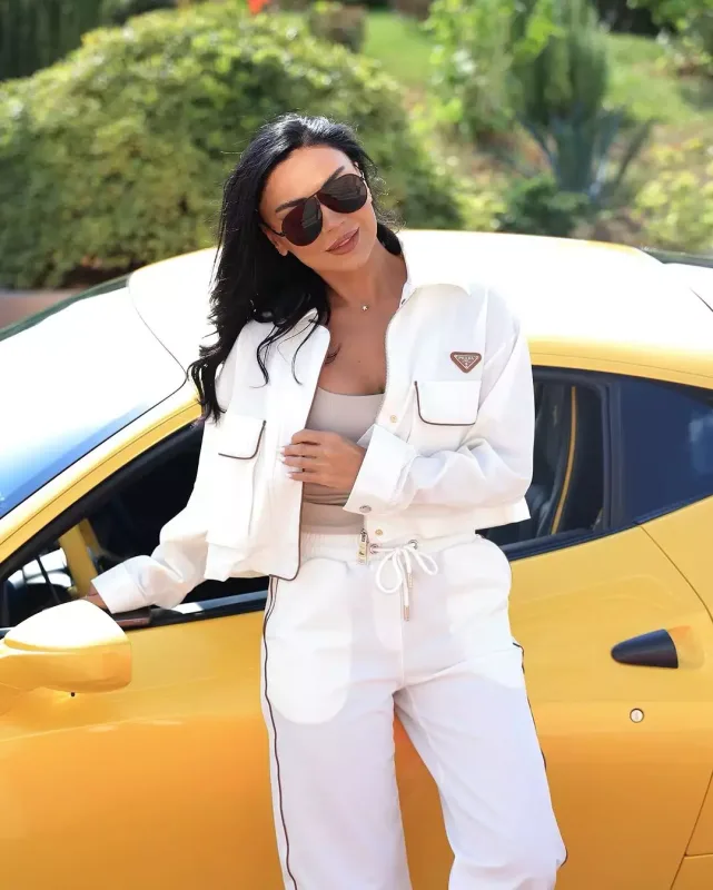 Vüsalədən “Ferrari”də fotolar