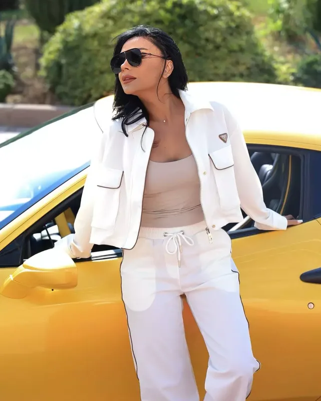 Vüsalədən “Ferrari”də fotolar