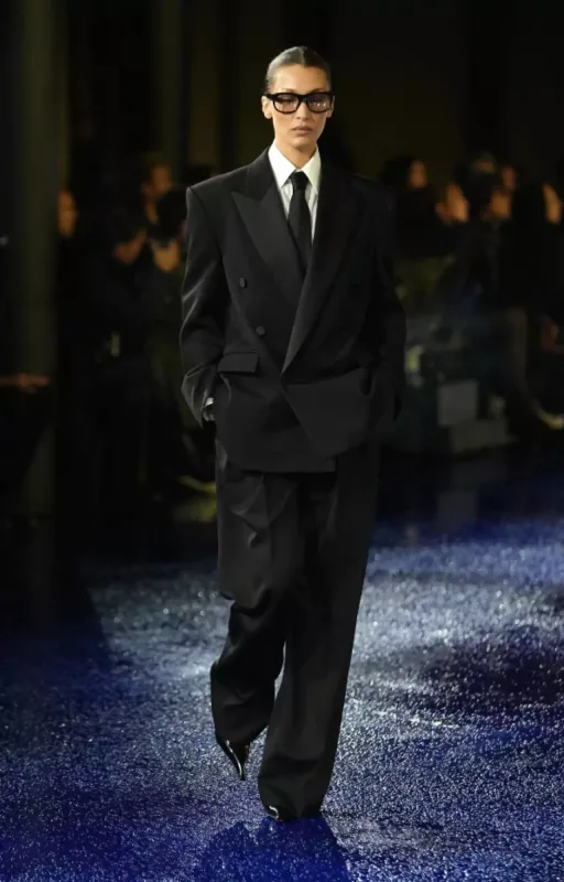 Bella Hadid 2 ildən sonra podiuma qayıtdı