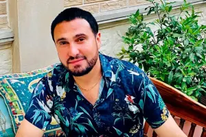 “Kişi də diz çöküb hamilə qadınının qarnından öpər?”