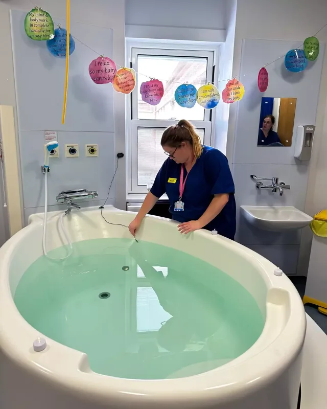 Azərbaycanlı bloger suda doğuş etdi