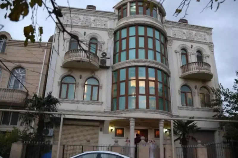 “60 sotluq torpağımı evlə dəyişdim” - Könül