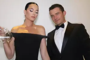 Keti Perri sevgilisinə cadu edirmiş