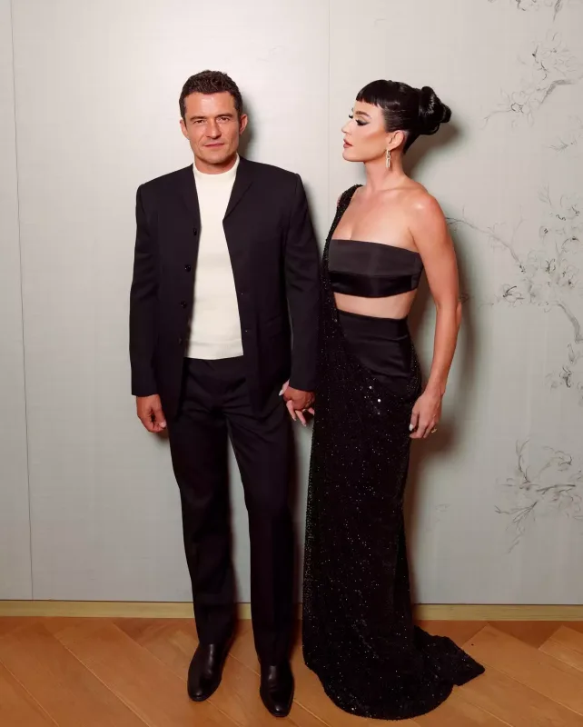 Keti Perri sevgilisinə cadu edirmiş