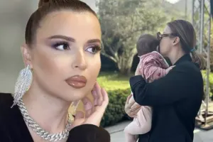 Sevdadan qızı ilə paylaşım