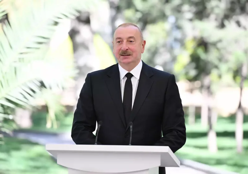Prezident oğlu ilə açılışda